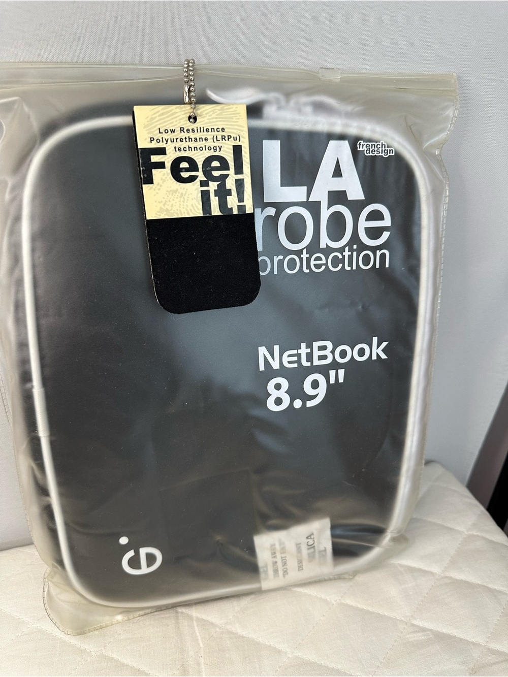 Be-ez LA NetBook 8.9" Protective Sleeve - Black with White Trim